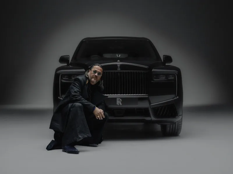 Nghệ sỹ gốc Việt làm mới SUV siêu sang Rolls-Royce Cullinan - 1