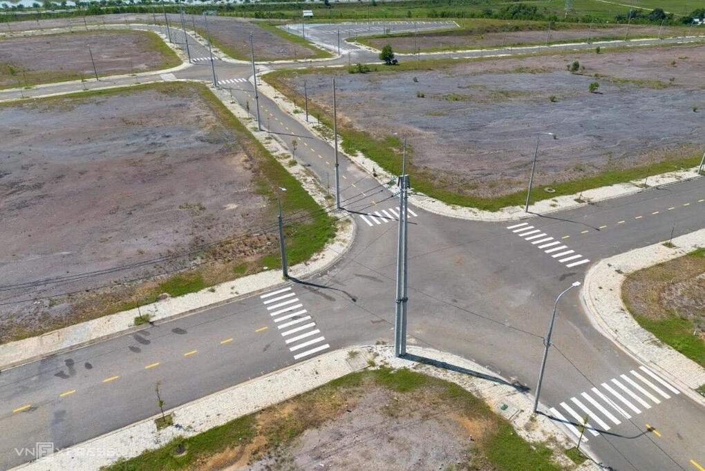 Cụm công nghiệp Hòa Cầm, TP Đà Nẵng, bị bỏ hoang sau nhiều năm đầu tư vì chưa định giá đất và thiếu lối vào, tháng 10/2025. Ảnh: Nguyễn Đông
