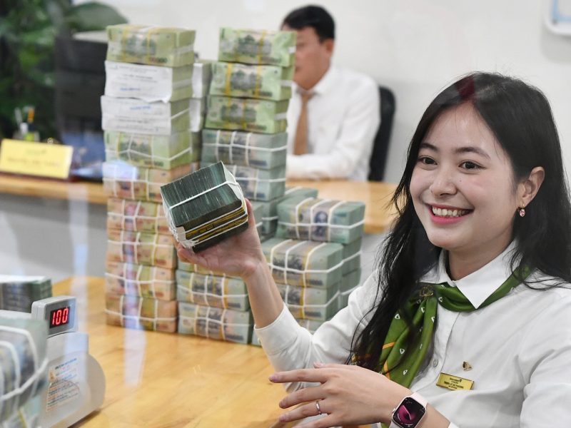 Cuộc đua vốn ngân hàng nóng lên, loạt nhà băng sắp vượt 100.000 tỷ đồng