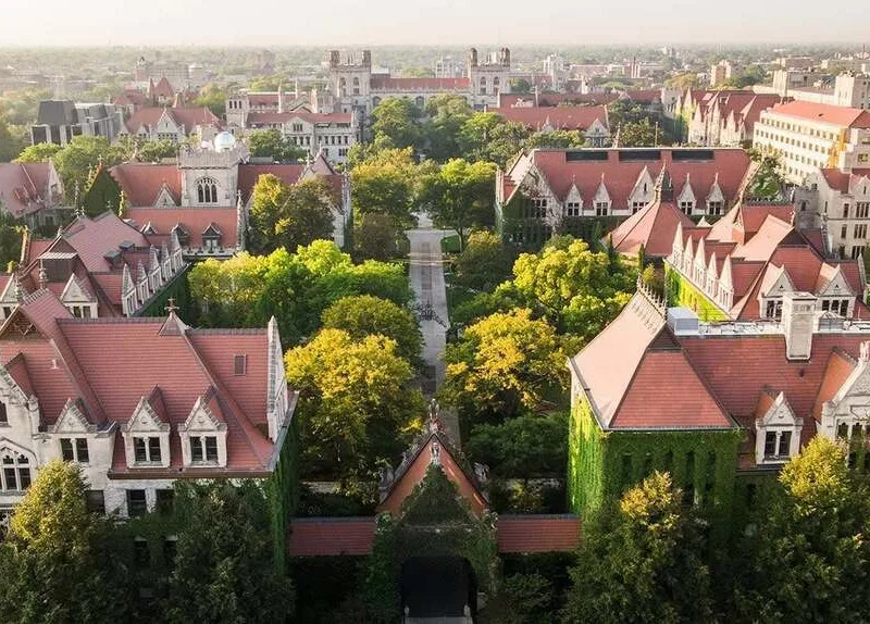 Khuôn viên Đại học Chicago nhìn từ trên cao. Ảnh: Fanpage trường