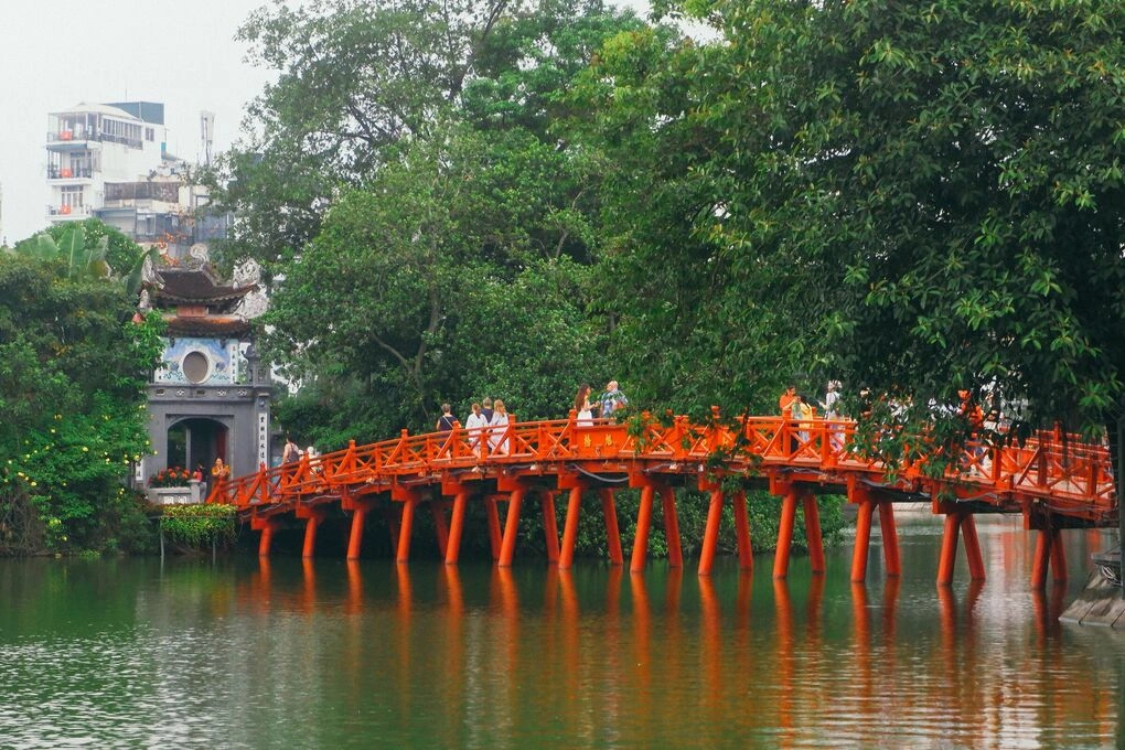 Cầu Thê Húc. Ảnh: Lộc Nguyễn/Pexels