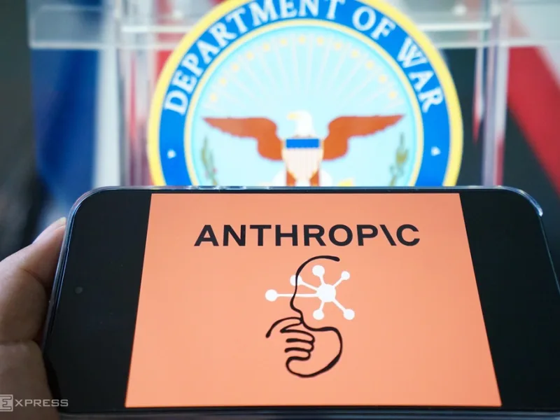 Logo Anthropic hiển thị trên màn hình smartphone. Ảnh: Bảo Lâm