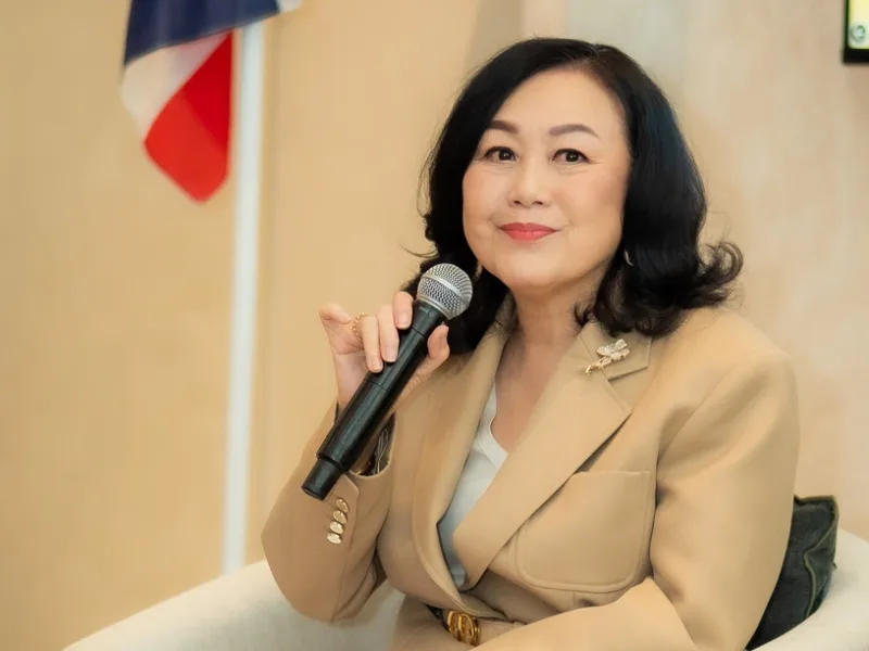 Bà Wallaya Chirathivat, Chủ tịch Central Group tại họp báo sáng 17/9. Ảnh tập đoàn cung cấp