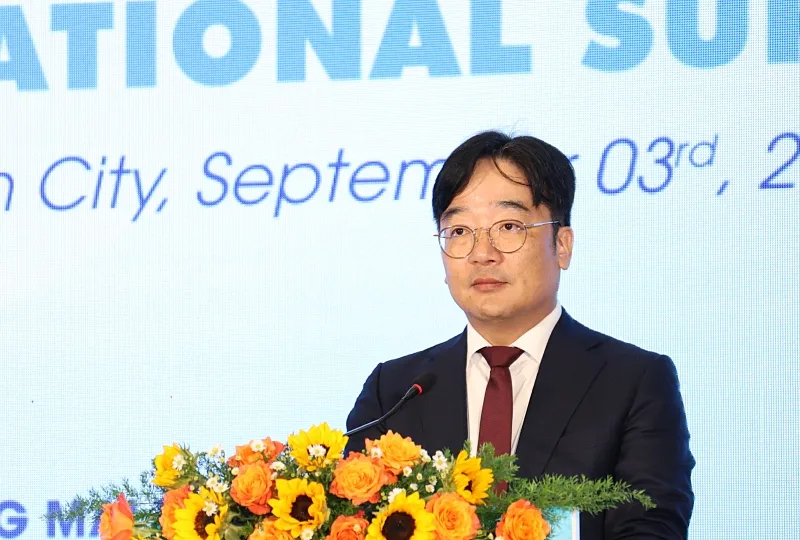 Ông Cha Ji-ho, Phó tổng giám đốc phụ trách Trung tâm Mua hàng Samsung Việt Nam phát biểu sáng 3/9. Ảnh: ITPC