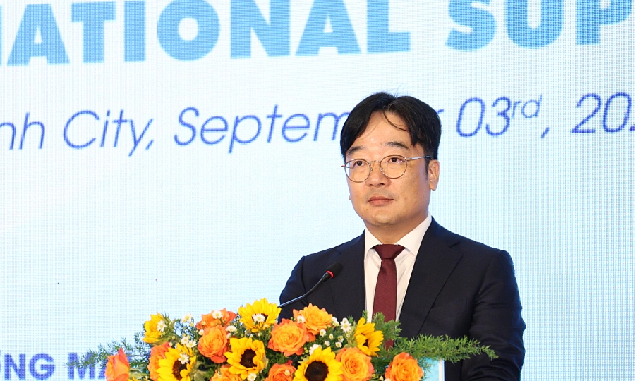 Ông Cha Ji-ho, Phó tổng giám đốc phụ trách Trung tâm Mua hàng Samsung Việt Nam phát biểu sáng 3/9. Ảnh: ITPC