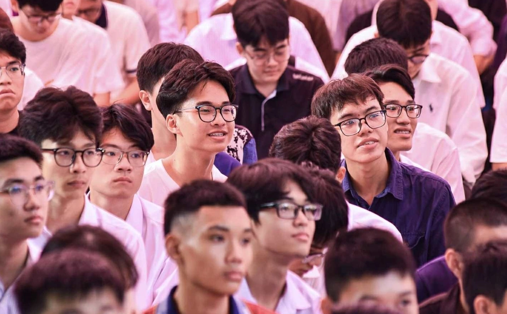 Sinh viên Đại học Bách khoa Hà Nội trong lễ khai giảng, sáng 5/9. Ảnh: HUST