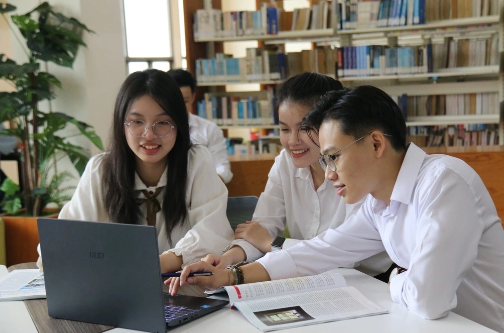 Đại học tinh hoa góp phần xác lập những chuẩn mực mới về học thuật, chất lượng đào tạo và nghiên cứu, thúc đẩy các trường đại học khác trong hệ thống tự cải tổ và nâng cao năng lực để cạnh tranh và hợp tác. Trong ảnh: Sinh viên Đại học Quốc gia TP HCM. Tác giả: Khắc Hiếu
