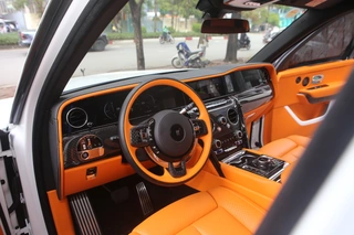 Cận cảnh Rolls-Royce Cullinan chở G-Dragon tại Hà Nội - 9 Cận cảnh Rolls-Royce Cullinan chở G-Dragon tại Hà Nội - 9