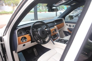 Cận cảnh Rolls-Royce Cullinan chở G-Dragon tại Hà Nội - 13 Cận cảnh Rolls-Royce Cullinan chở G-Dragon tại Hà Nội - 13
