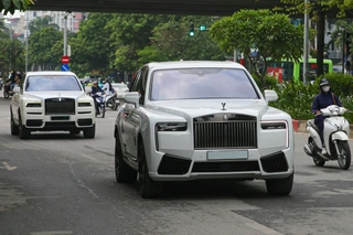 Cận cảnh Rolls-Royce Cullinan chở G-Dragon tại Hà Nội - 2 Cận cảnh Rolls-Royce Cullinan chở G-Dragon tại Hà Nội - 2