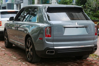 Cận cảnh Rolls-Royce Cullinan chở G-Dragon tại Hà Nội - 4 Cận cảnh Rolls-Royce Cullinan chở G-Dragon tại Hà Nội - 4